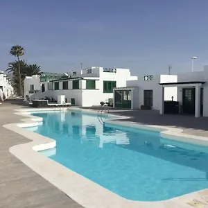 Relax & Pool Next To The Apartamento Puerto del Carmen (Lanzarote)